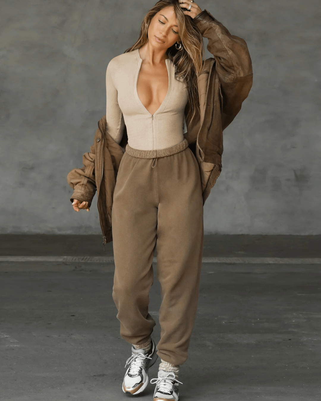MACY EFFORTLESS DEEP V ZIP BODYSUIT
