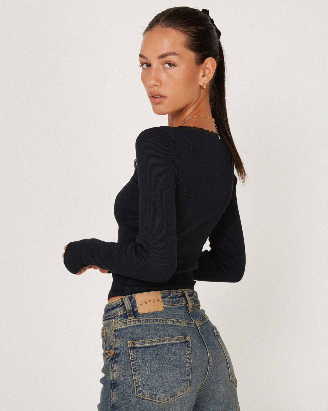 VIENNE SOFT LACE LONG SLEEVE CROP TOP