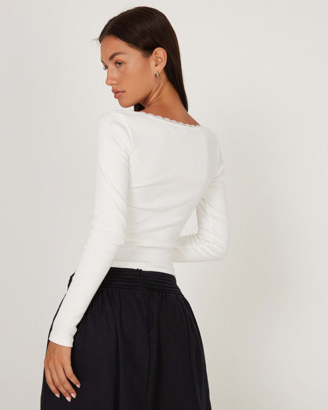 VIENNE SOFT LACE LONG SLEEVE CROP TOP
